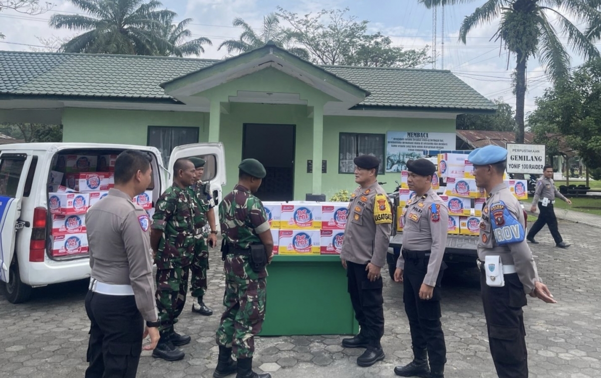 Peduli Terhadap Prajurit Jaga Perbatasan, Kapolres Langkat Kirim Bantuan Logistik