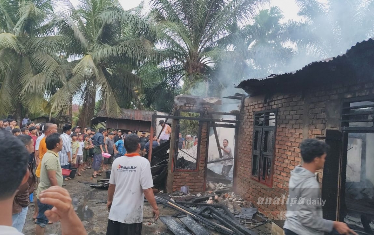 Satu Rumah Warga di Palas,  Hangus Terbakar, Sumber Api Diduga Dari Loteng Rumah