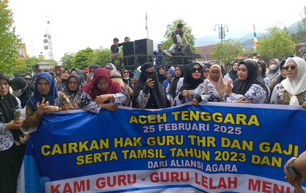 Ratusan Guru Unjuk Rasa di Gedung DPRK Aceh Tenggara