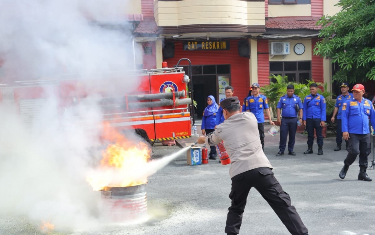 Polres Tebingtinggi Sosialisasi Pemadaman Api Bersama Dinas Pemadam Kebakaran