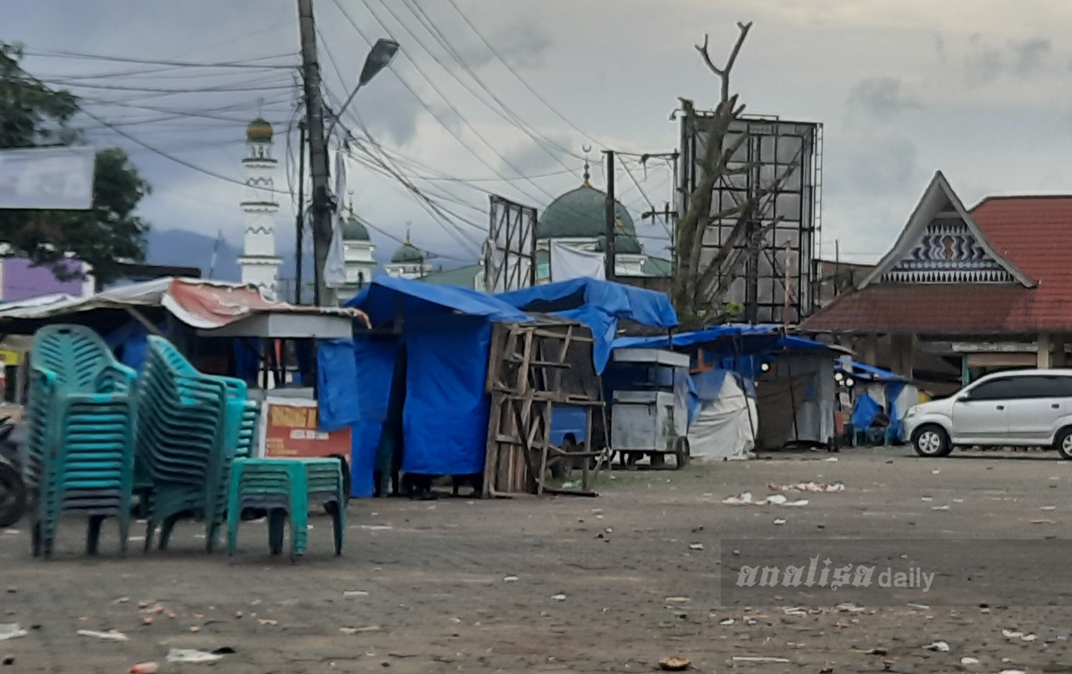 Masih Ada Pedagang Tinggalkan Gerobak di Lapangan Merdeka Sibuhuan Usai Berjualan