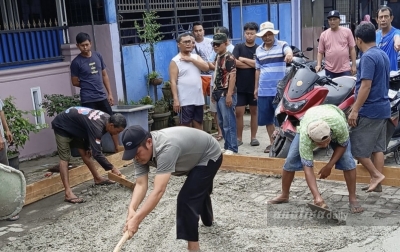 Jalan Kompleks Graha Deli Permai Rusak Parah, Warga Secara Mandiri Cor Jalan Utama Kompleks