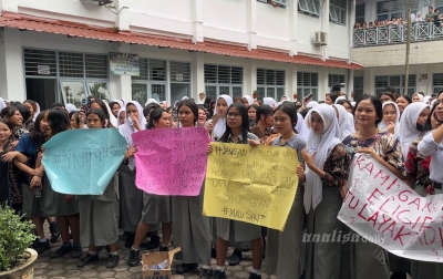 Sebut Pihak Sekolah Lalai Urus Eligible, Ratusan Siswa SMKN 10 Medan Demo