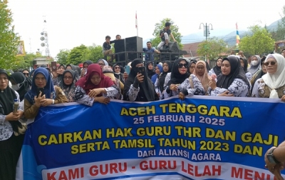 Ratusan Guru Unjuk Rasa di Gedung DPRK Aceh Tenggara