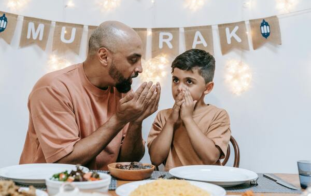 7 Cara Efektif Agar Anak Semangat Berpuasa di Bulan Ramadan