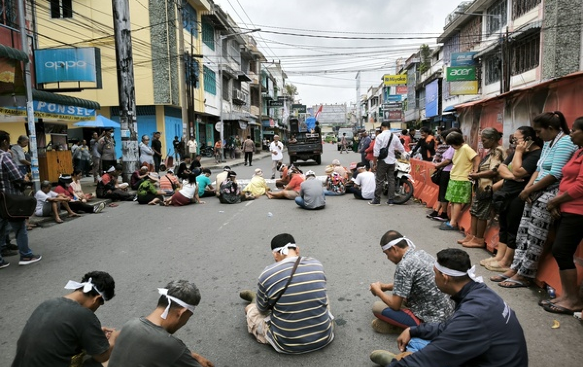 Demo Komunitas Pedagang Pasar, Jalan Merdeka Siantar Diblokir