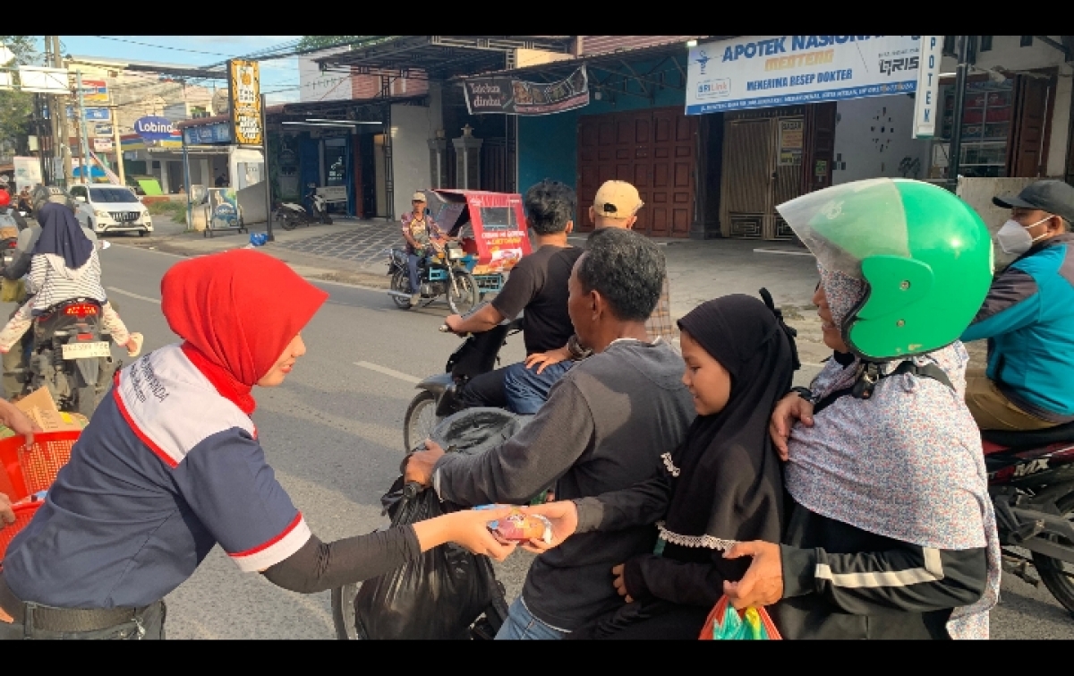 Berkah Ramadan Berbagi Takjil Gratis di Medan