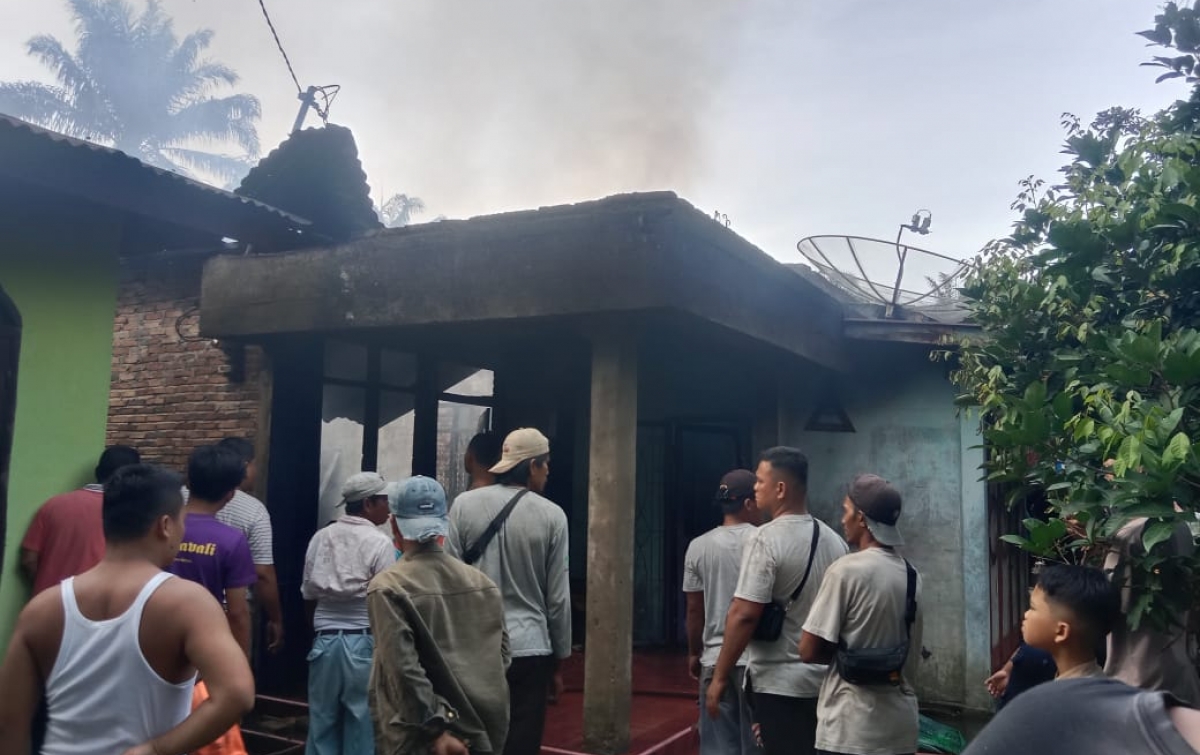 Satu Rumah di Desa Kampung Pajak Terbakar, Diduga Akibat Arus Pendek