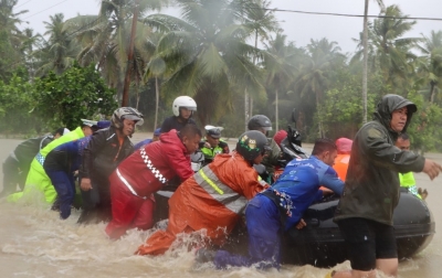 Banjir di Nias Selatan, Polisi Bantu dan Evakuasi Warga dengan Sigap