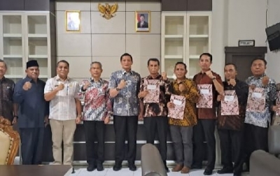 Putra Mahkota Alam Mulai Rombak Pejabat Eselon