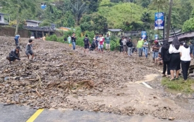 Kota Parapat Diterjang Banjir Bandang, Aktivitas Lumpuh Total