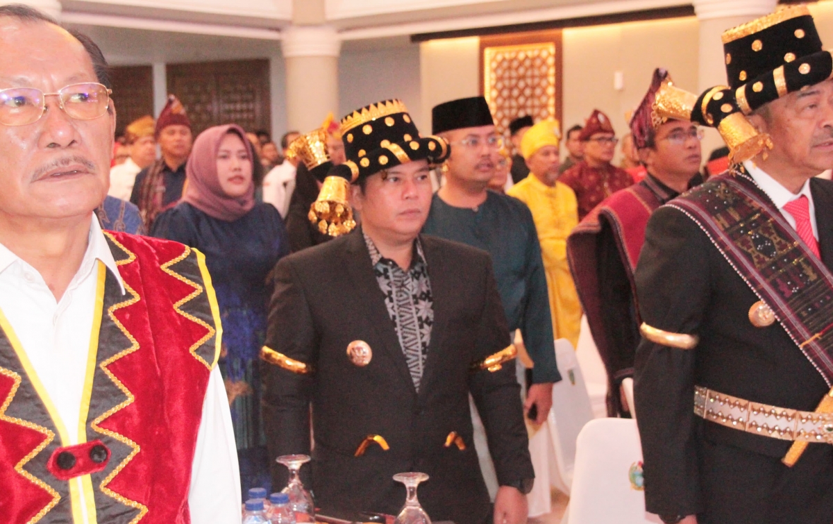 Kenakan Pakaian Adat, Bupati Palas Ikuti Musrenbang RPJMD Pemprovsu