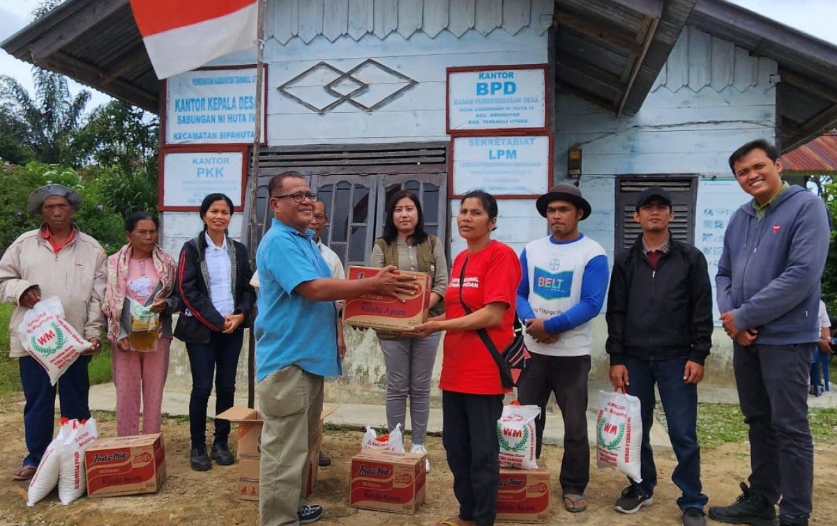 TPL Serahkan Bantuan Sembako ke Warga Korban Bencana Angin Puting Beliung