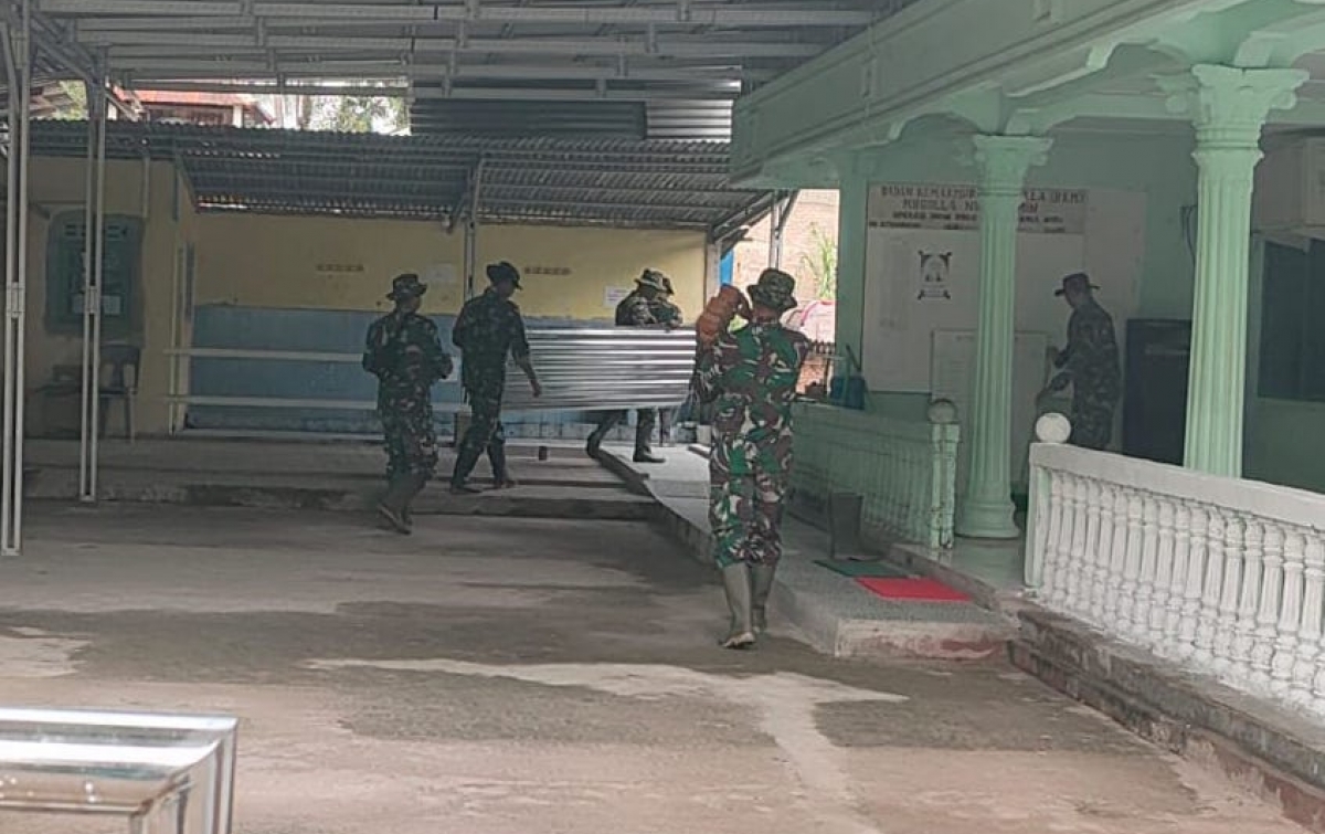Satgas TMMD ke-124 di Silo Bonto Renovasi Musala Nurul Amin