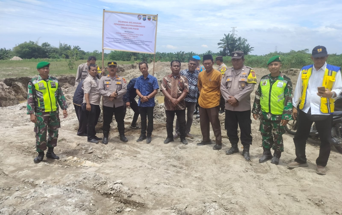 Kapolsek Pagar Merbau Pasang Plang Imbauan, Tindak Tegas Aktivitas Galian - C di Kawasan Sungai Ular