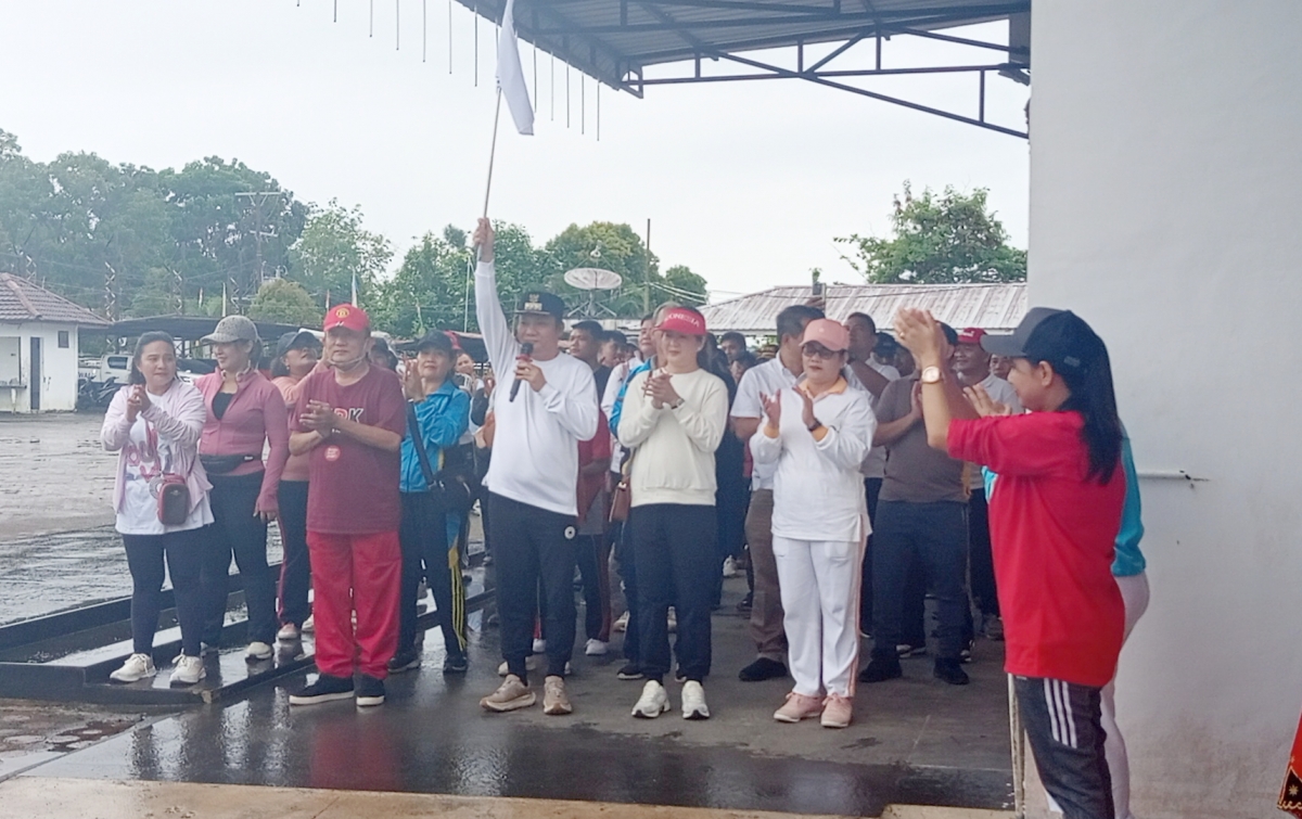 Bupati Nias Barat Gelar Jalan Sehat untuk Peringati Hari Kartini