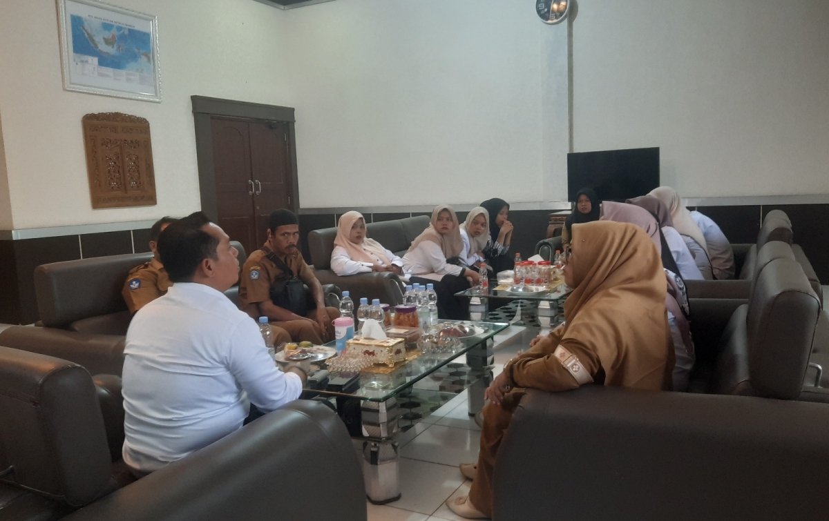 Tolak Dimerger, Puluhan Guru SD Negeri 0103 Sibuhuan Jumpai Bupati Palas