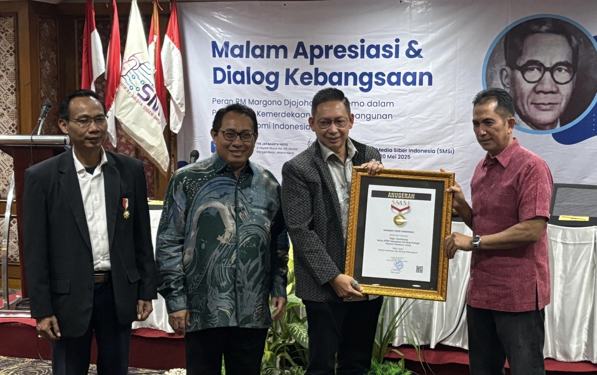 Ketua DPRD Medan Wong Chun Sen Terima Anugerah Sahabat Pers SMSI