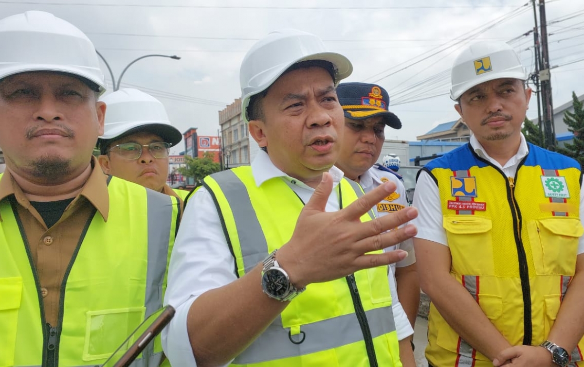 Zulkarnaen Tinjau Penataan Median Jalan Simpang Tol Bandar Selamat