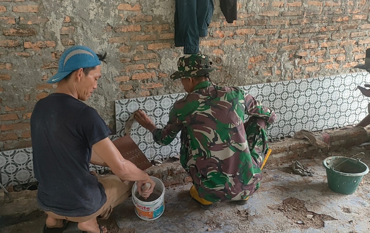 Satgas TMMD ke-124 Kodim 0208/Asahan Renovasi Tempat Wudhu Musala Nurul Amin