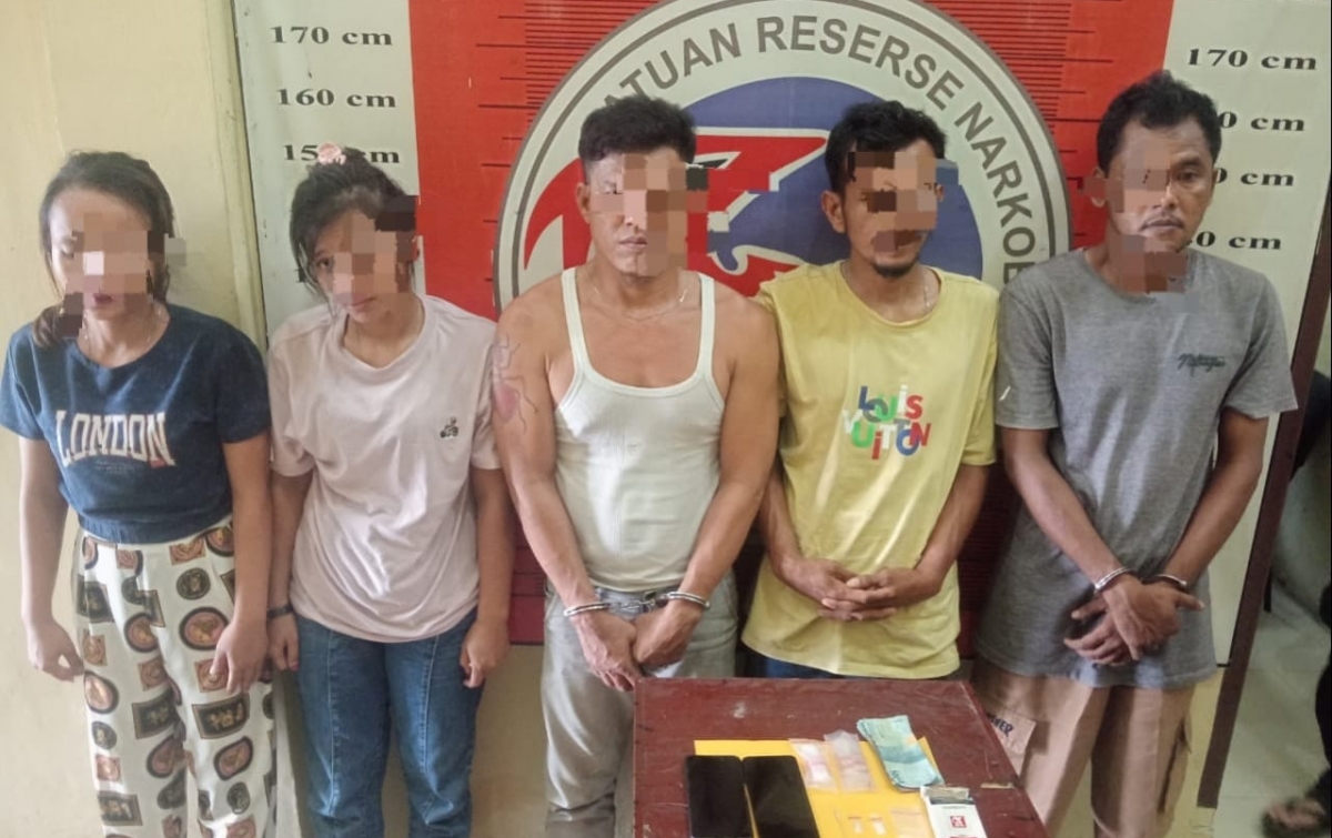 Rumah Kos-kosan Digrebek, 2 Wanita dan 3 Pria  Dicokok Polisi 