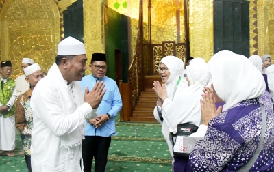 Wabup Deliserdang Lepas 157 Calhaj, Ibadah Haji Panggilan Suci dari Allah