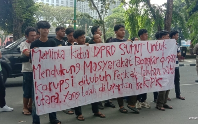 Desak Bongkar Korupsi di Labura, Massa JMM Geruduk DPRD Sumut