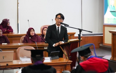 Bekas Kuli Bangunan Lulus Doktor Ilmu Komunikasi USU Pertama dengan Predikat Cumlaude