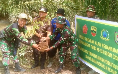 Satgas TMMD Ke-124 Menanam 1.000 Pohon di Bantaran Sungai