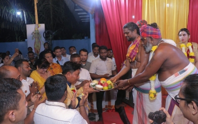 Ribuan Umat Hindu Rayakan Meenakshi Thirukalyanam