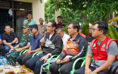 Rico Waas Serap Aspirasi Warga di Pinggir Sungai Sei Putih