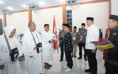 Lepas Calhaj Asal Palas, Bupati Putra Mahkota Minta Jemaah Jauhi Perbuatan Tidak Terpuji