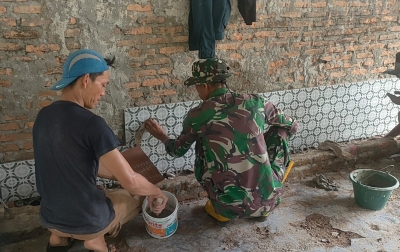 Satgas TMMD ke-124 Kodim 0208/Asahan Renovasi Tempat Wudhu Musala Nurul Amin