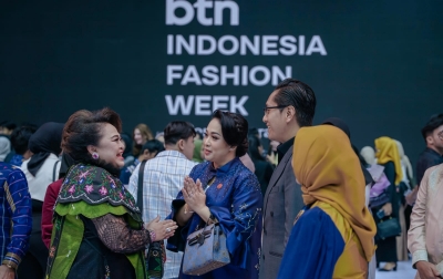 Bersama Desainer Medan, Rico Waas dan Ketua TP PKK Hadiri IFW 2025