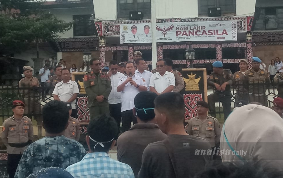 Sekda Dairi Jawab Singkat Pengunjuk Rasa Pro DPM