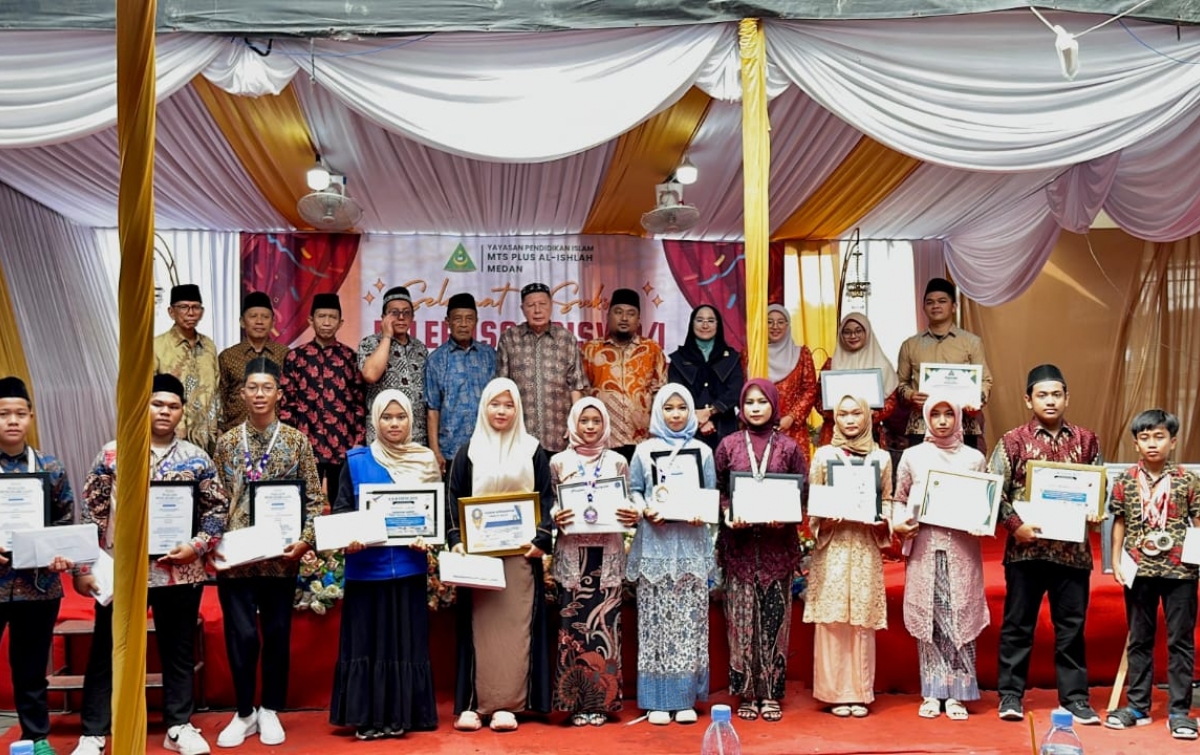 Prestasi 14 Siswa MTs Al Ishlah, Dua Meraih Medali Tingkat ASEAN