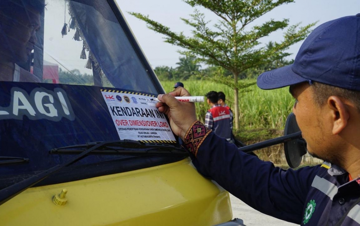 Hutama Karya dan Dishub Tindak 75 Truk Over Dimension Over Loading di 5 Ruas Tol