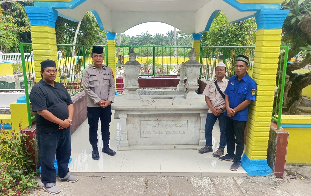 Polsek Tanjung Beringin Ziarah ke Makam Raja Bedagai, Lestarikan Sejarah Lokal