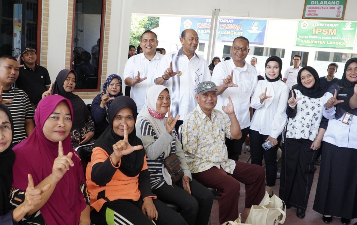 Bupati Langkat Salurkan Lima Ton Beras Kepada Warga Miskin Ekstrem