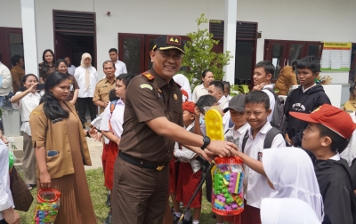 Kejari Karo Salurkan Program MBG ke SLB