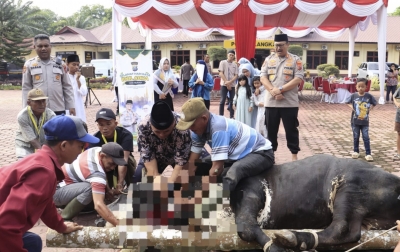 Polres Langkat Sembelih 17 Hewan Kurban
