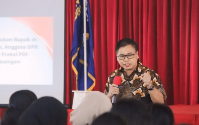 Sofyan Tan Ajak Mahasiswa Kritis Luruskan Sejarah Koreksi Fadli Zon