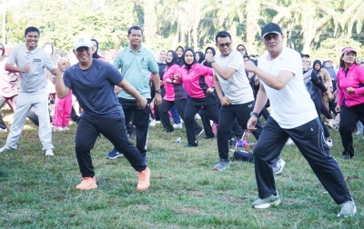 Bangun Kebersamaan, Pemkab Palas Gelar Senam Massal Lintas Intansi