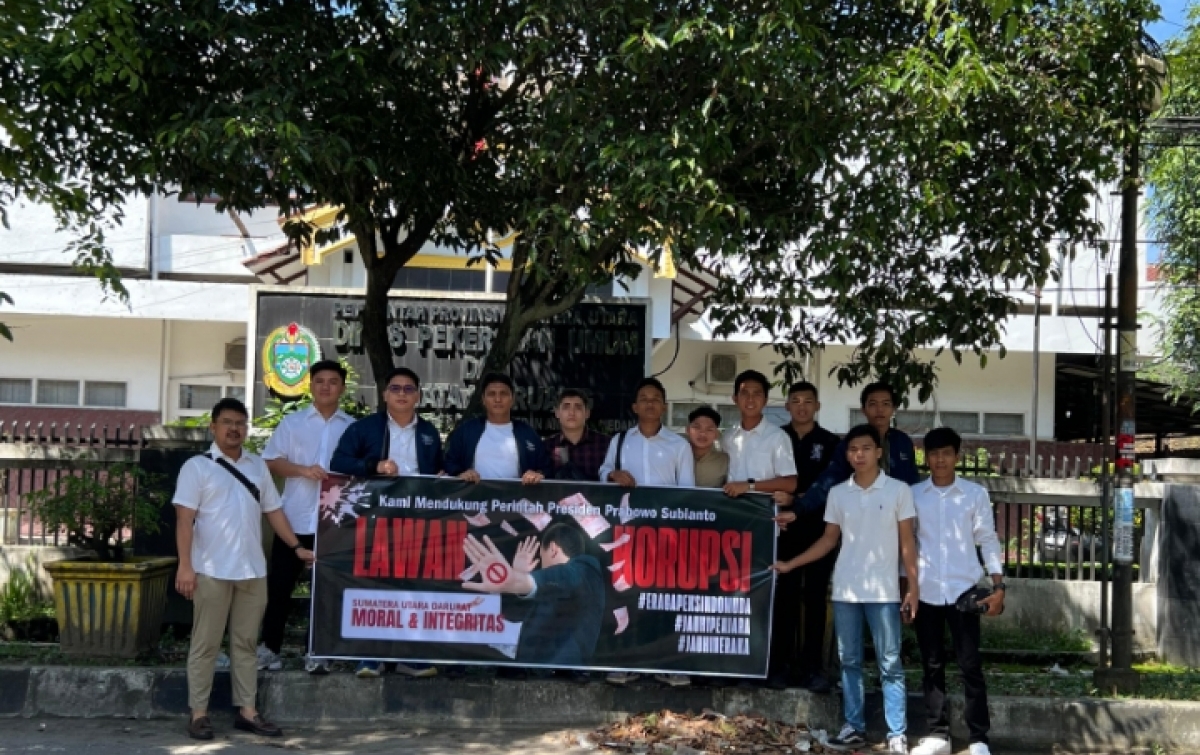 Era Gapeksindo Muda Kembali Bentang Spanduk Gubsu Diminta Cuti Selesaikan Kasus OTT