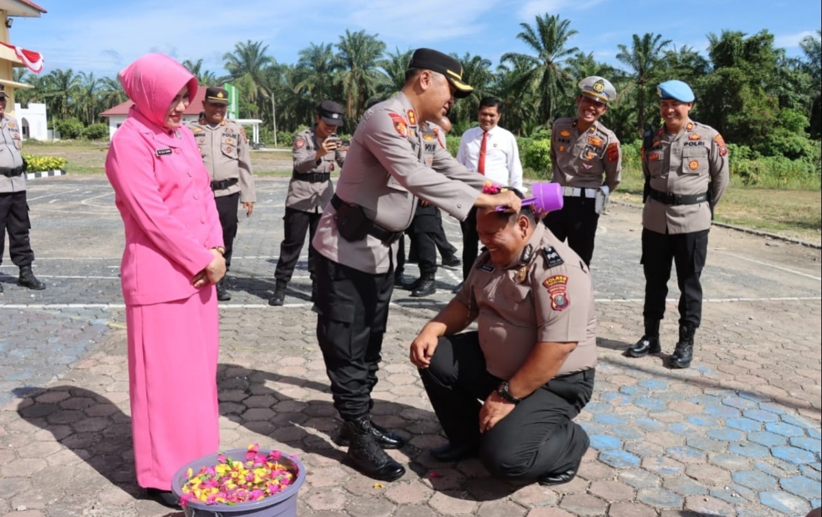 Sebanyak 14 Personel Polres Palas Naik Pangkat