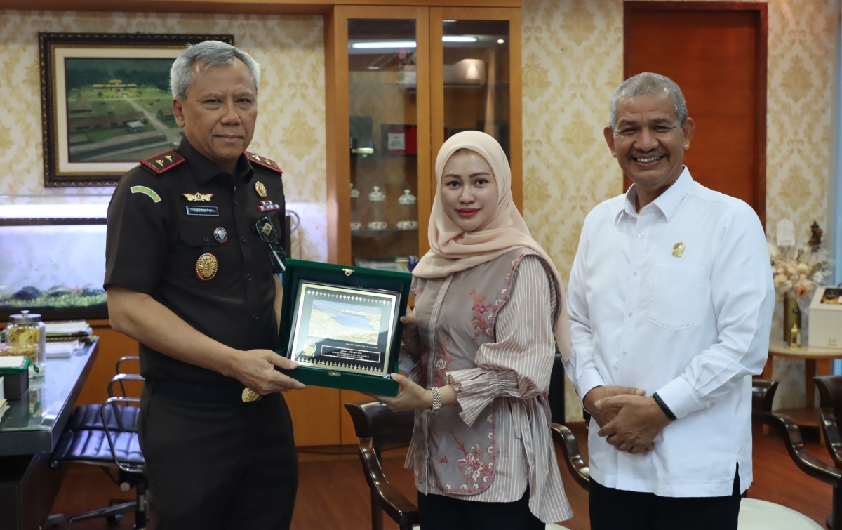 Kajatisu Idianto Pamitan dengan Ketua DPRD Sumut