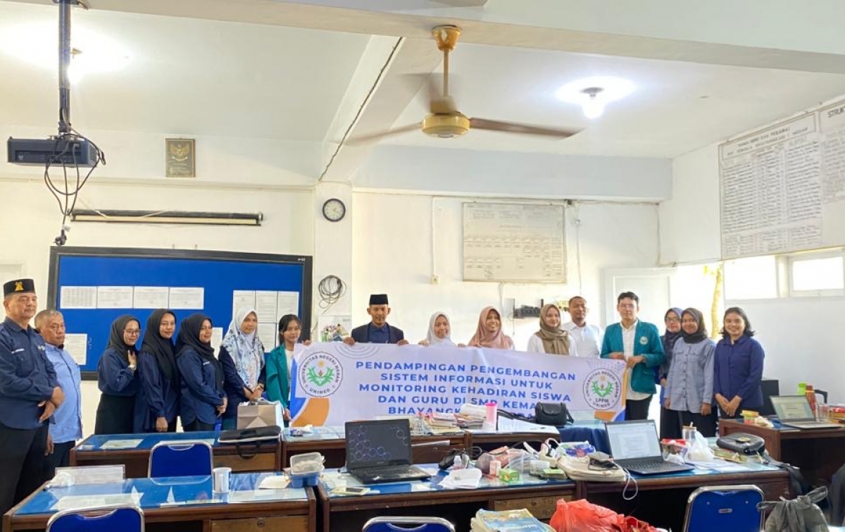 Unimed Dampingi SMP Kemala Bhayangkari 1 Medan Kembangkan Sistem Monitoring Kehadiran Berbasis Web