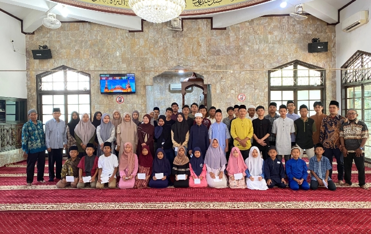 UPZ Al Ishlah Salurkan Zakat