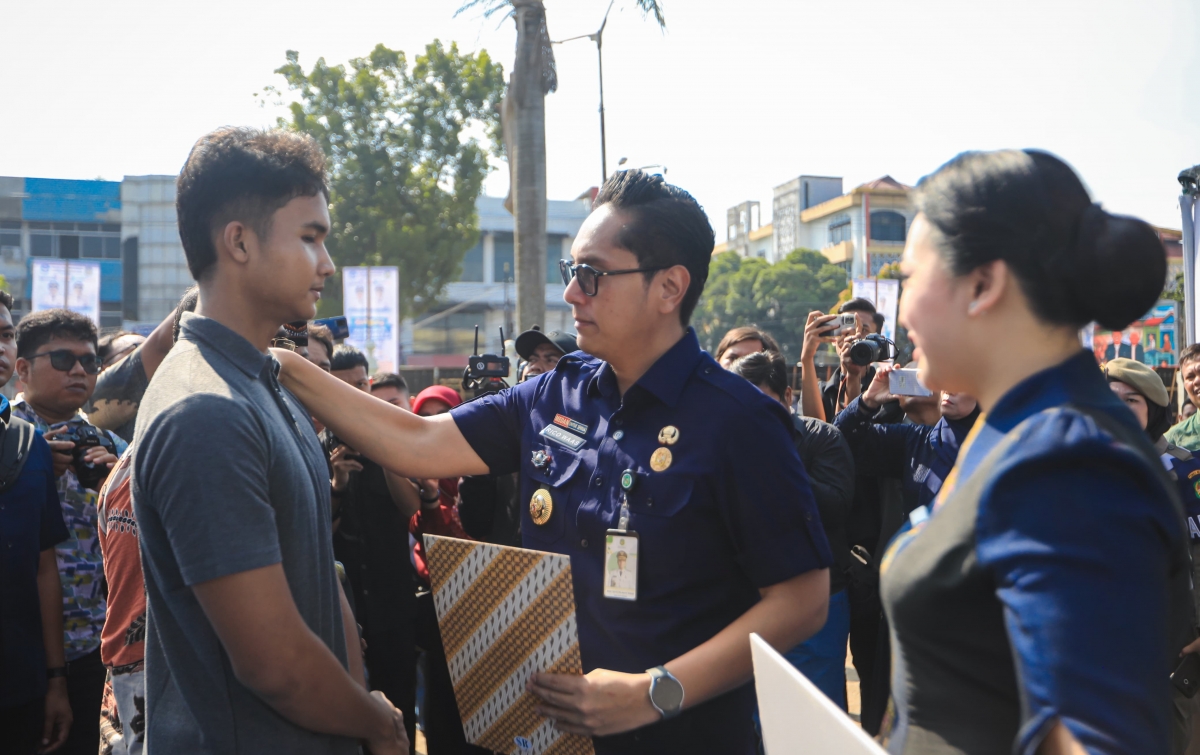 Program Tebus Ijazah, Langkah Konkret Rico Waas Bantu Siswa