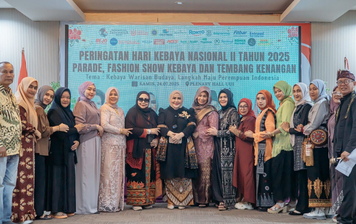 Rektor UDI Buka Parade Kebaya, Soroti Peran Strategis Perempuan dalam Merawat Budaya Nusantara